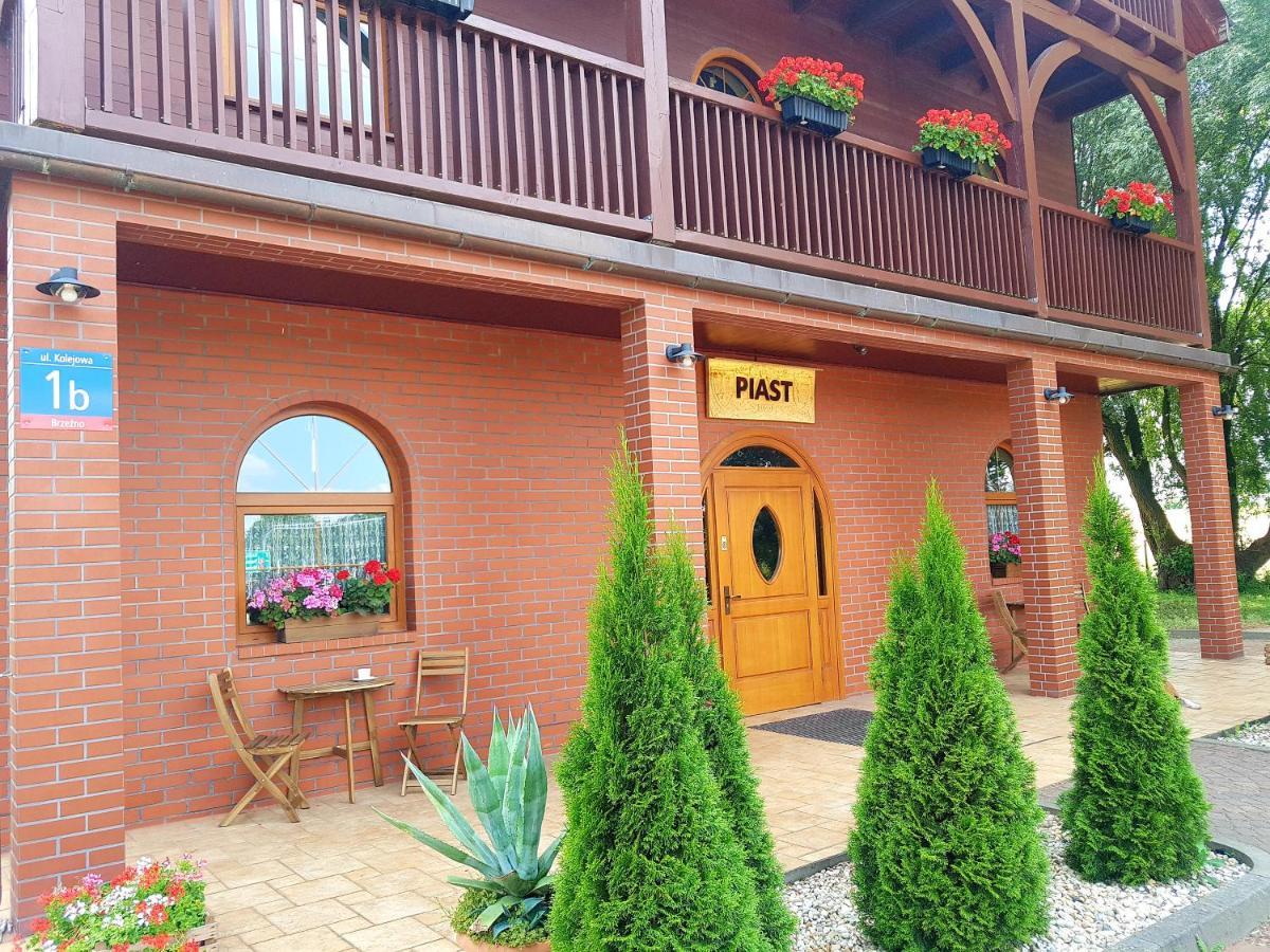 Gosciniec Piast I Camper Park Кемпінг Brzezno (Poznan)